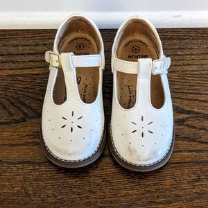 Girl Size 9 Footmates Brand Dressy Shoes White